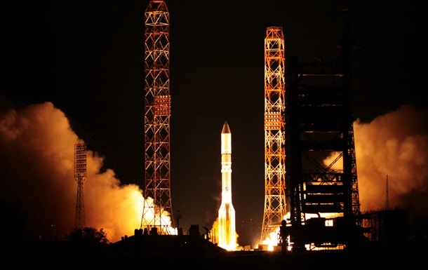 Российская ракета-носитель Протон-М вывел на орбиту турецкий спутник