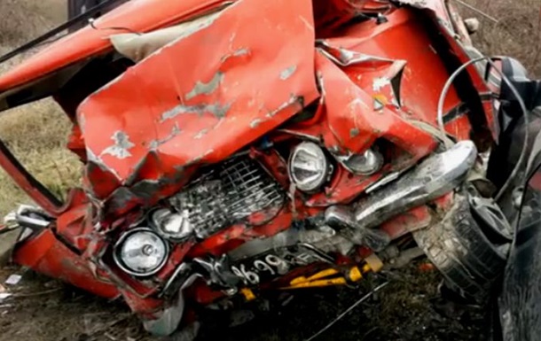 ДТП в Криму: при лобовому зіткненні ВАЗ і Hyundai загинула одна людина, двоє постраждали
