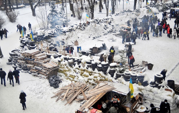 Біля Львівської ОДА розібрали барикади - рух транспорту відновлено