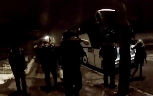 В Виннице активисты Правого сектора высадили из автобуса людей, направлявшихся в Киев