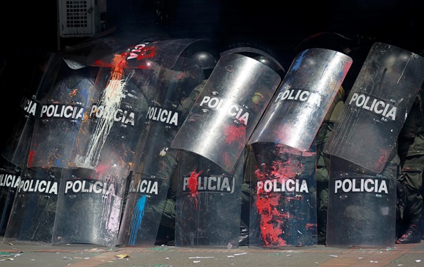 В Колумбии в результате нападения повстанцев погибли пять полицейских