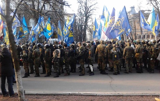 В Мариинском парке выстроились около 2 тысяч активистов Самообороны