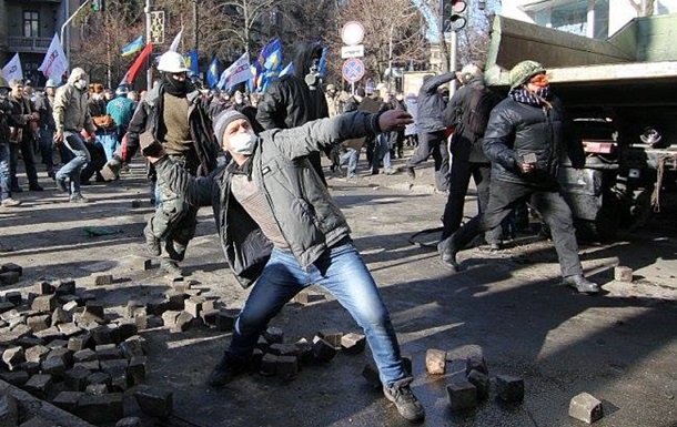 Протестующие готовятся к атаке Администрации президента