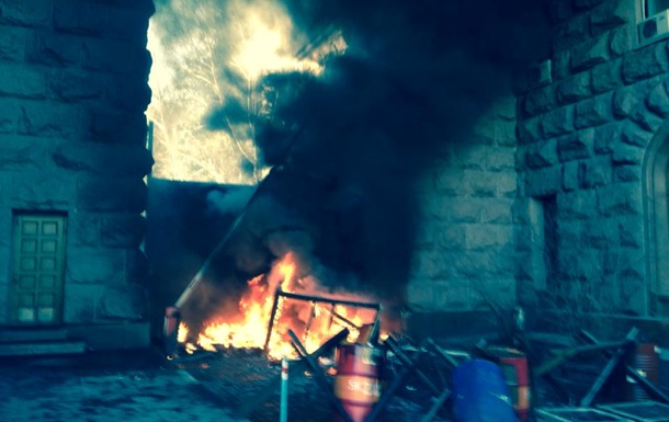У Києві горить будівля міської адміністрації 