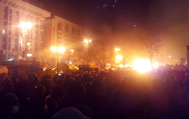 На Майдані горять намети протестувальників