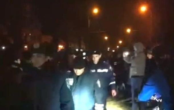 В Ровно протестующие захватили базу Беркута 