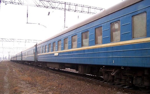 Пасажирів потяга Ужгород-Київ висадили через мінування