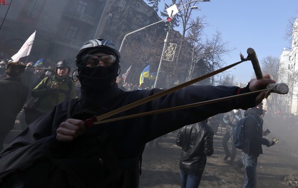 Невідомі блокують виїзд однієї з військових частин Внутрішніх військ у Києві