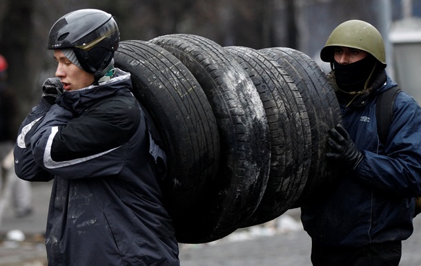 В Киеве протестующие пикетируют полк МВД на Воздухофлотском проспекте