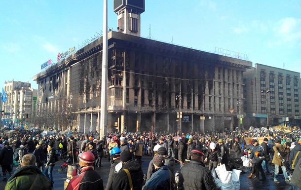 Бої в центрі Києва припинилися - мітингувальники очікують рішень Ради 