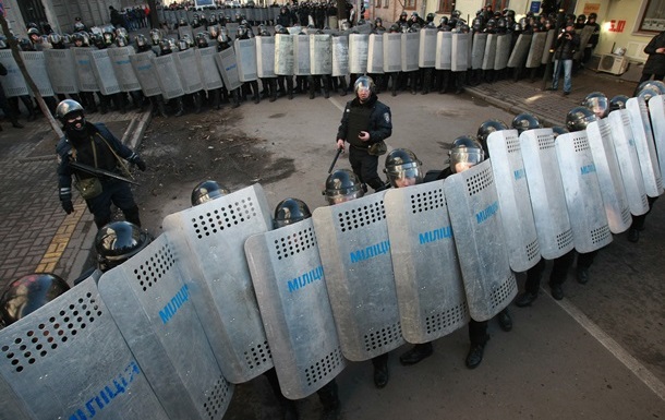 Белый дом потребовал от Януковича вывести войска из центра Киева