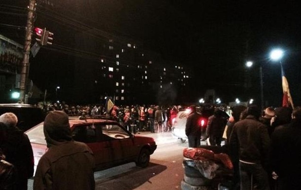 Активисты заблокировали заезд в аэропорт Борисполь