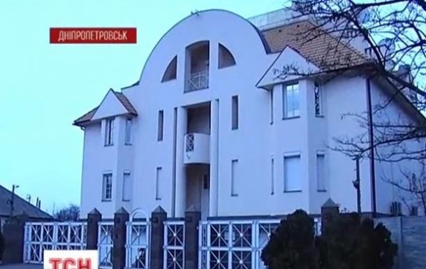 Тимошенко прилетела к матери в Днепропетровск