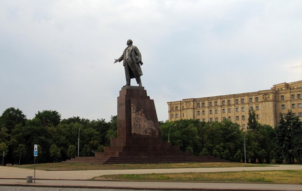 В Харькове коммунисты круглосуточно охраняют памятник Ленину