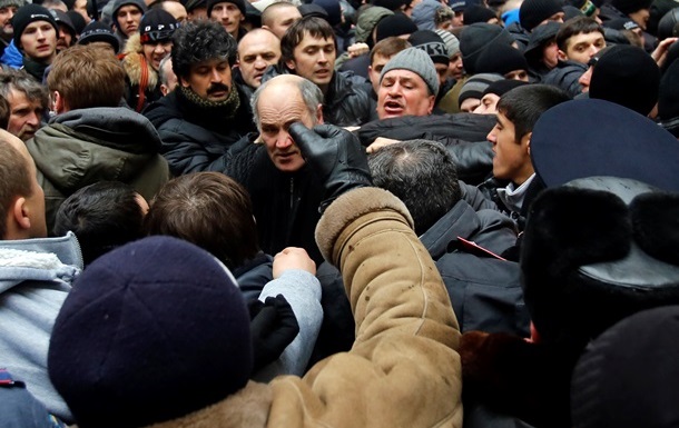 Жертвами мітингів під парламентом Криму стали двоє людей