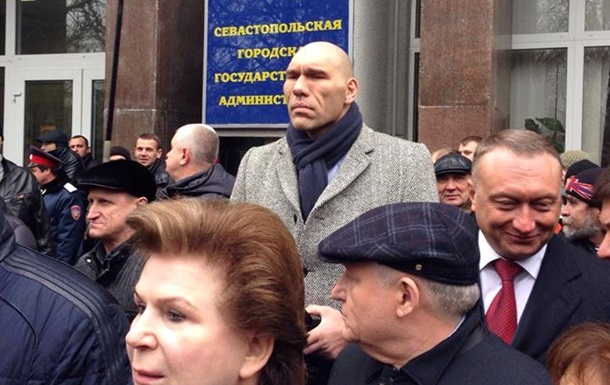 У Крим приїхав російський депутат-боксер Валуєв