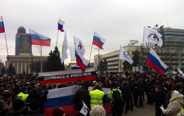 В центре Донецка проходят митинги в поддержку России
