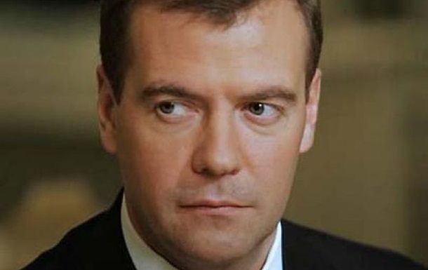 Янукович остается президентом, хотя его авторитет и ничтожен - Медведев