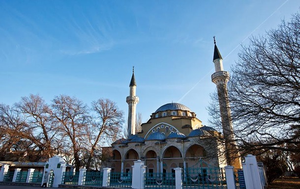 Кримські мусульмани взяли під охорону всі мечеті в автономії