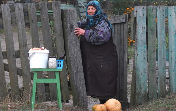Українці стали рідше спілкуватися зі своїми сусідами