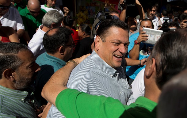 Кандидат у президенти Коста-Ріки від правлячої партії знявся з виборів через низькі результати соцопитувань