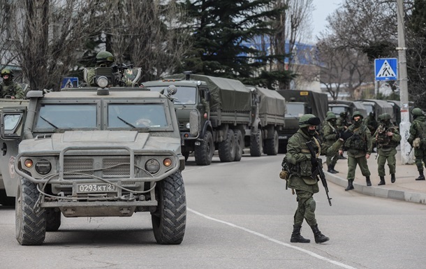 Самооборона Крыма окружила воинскую часть в Бахчисарае