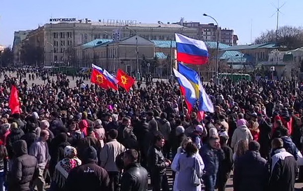 В Харькове прошли митинги за федерализацию и за единство Украины