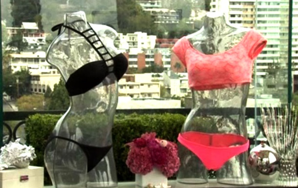 Модели Victoria s Secret представили коллекцию купальников лета-2014