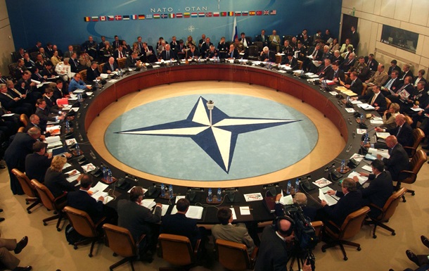 НАТО має визнати легітимність кримського референдуму - постпред РФ