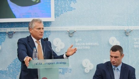 Кличко предложил Квасьневскому посредничество в переговорах с властью
