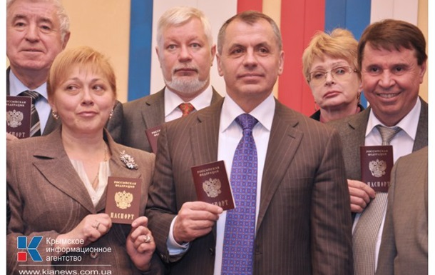 Члени Президії парламенту Криму отримали російські паспорти