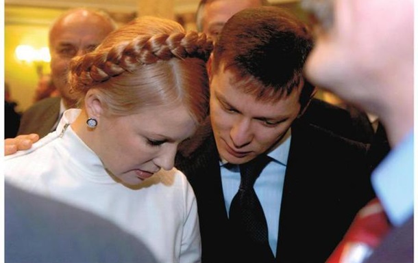 Чи поцілує Яценюк руку Януковича?