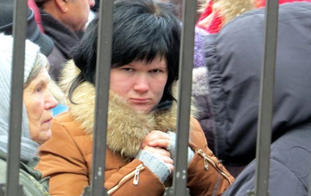 Клетка-вольер под охраной милиции - модель государства Януковича
