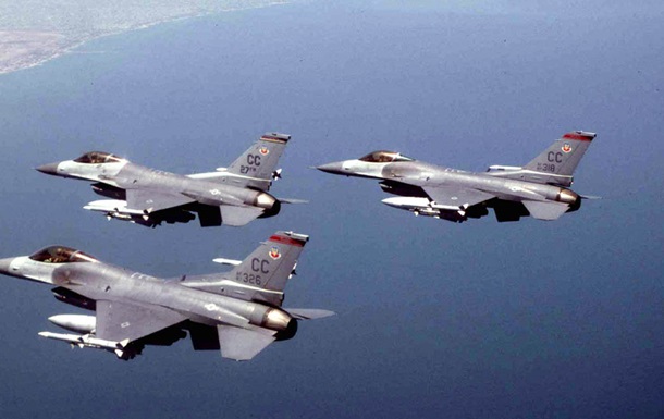 Данія слідом за Францією скеровує шість винищувачів F-16s в Прибалтику - ЗМІ