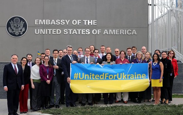 Посольства США в різних країнах провели флешмоби за єдину Україну