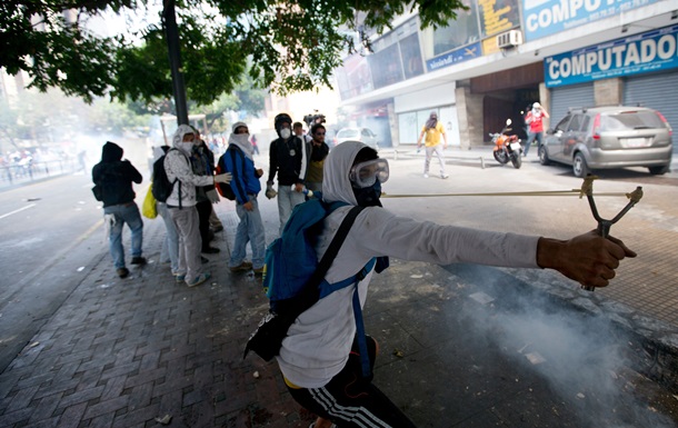 Багато учасників протестів у Венесуелі отримують за це гроші - глава МЗС країни