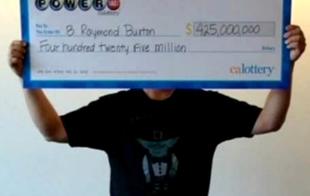 Чоловік, що виграв $425 млн у лотерею, прийшов по приз лише через місяць 