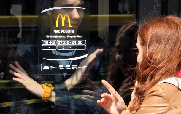 Невільна каса. Фото несподівано закритого McDonald s у Сімферополі 