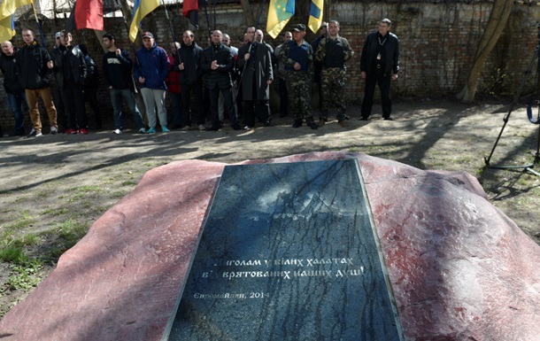 В Киеве открыли памятный знак Ангелам в белых халатах