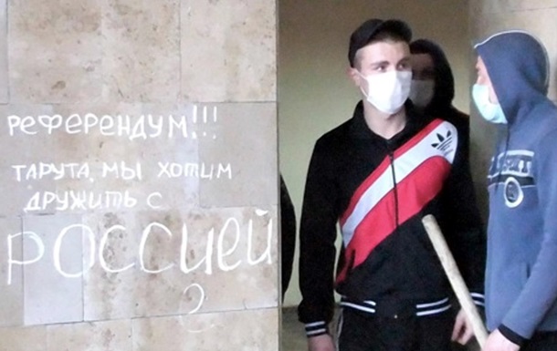 Во власти сепаратистов. Видео и фото из захваченного здания Донецкой ОГА