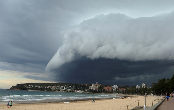 На Австралию надвигается самый мощный шторм с 2011 года, проводится эвакуация