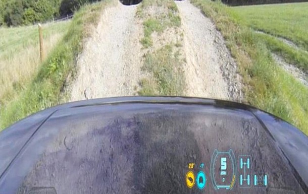 Land Rover створив технологію, що дозволяє бачити дорогу під капотом