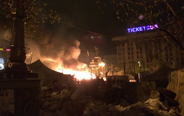 Ночью на Майдане был сильный пожар, возле Глобуса горели палатки