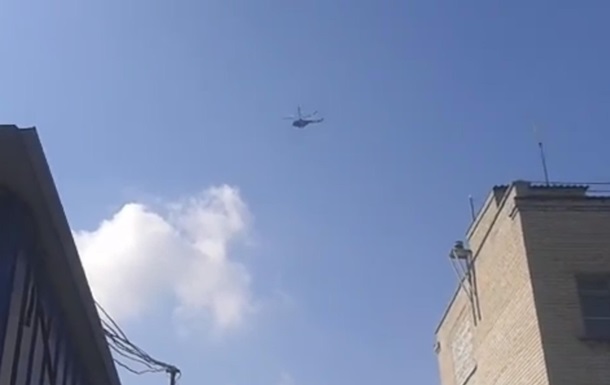 Над Слов янському кружляють вертольоти. Відео очевидців