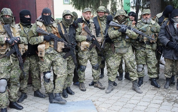 Озброєні люди розігнали мітинг за єдність України в Слов янську 