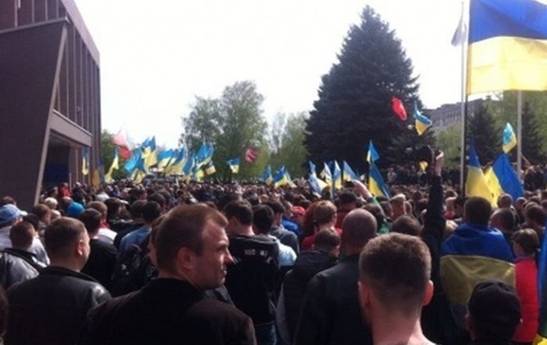 В Кривом Роге на проукраинский митинг вышли около 10 тысяч человек
