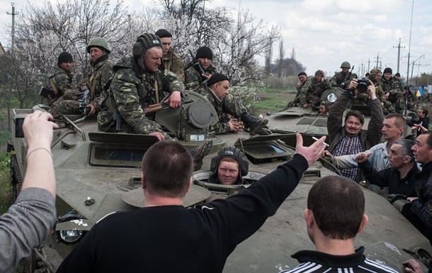 Активісти Донецької самооборони обіцяють повернути чотири БМД - Міноборони