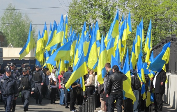 У Харкові тривають два мітинги: за єдність України і федералізацію