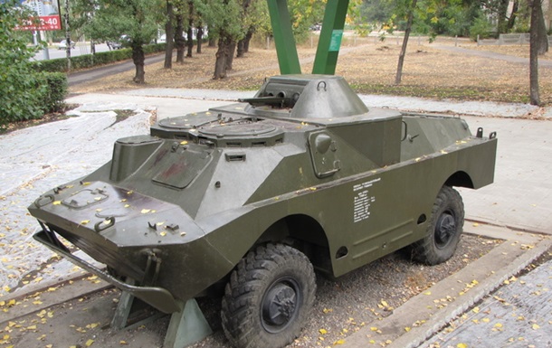 У Києві помітили бойову розвідувальну машину з цивільними номерами