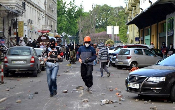 Яценюк звинувачує міліцію у бездіяльності під час заворушень в Одесі